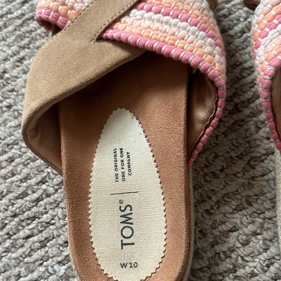 TOMS Women's Beige and Pink Crisscross Sandals - Picture 3 of 4
